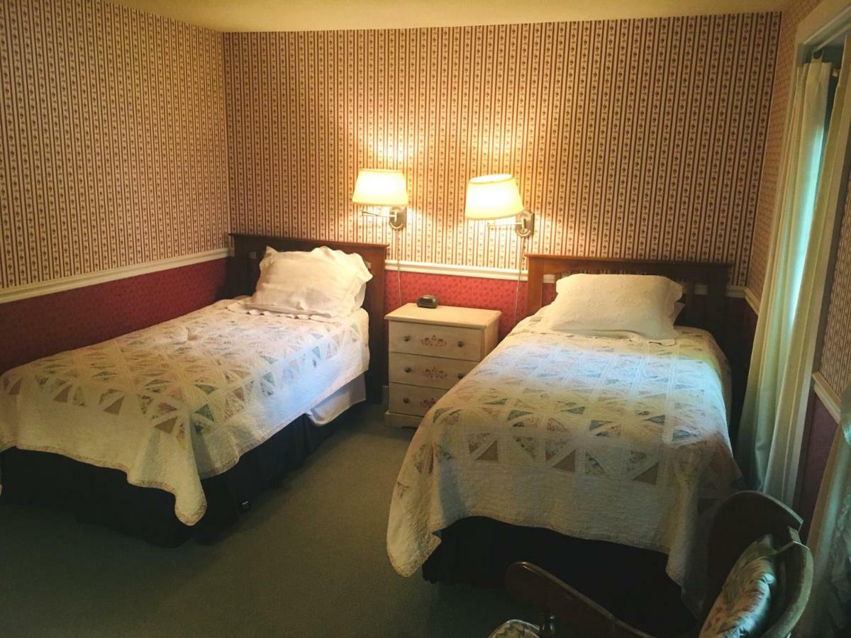 Carriage Barn Inn Кін Екстер'єр фото
